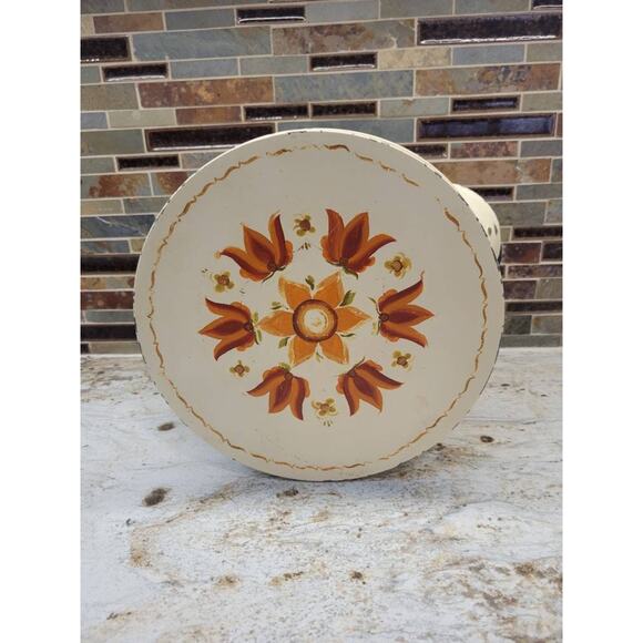 Vintage Toleware Canister, Folk Art Rosemaling, Large Tin, Primitive - Picture 4 of 7